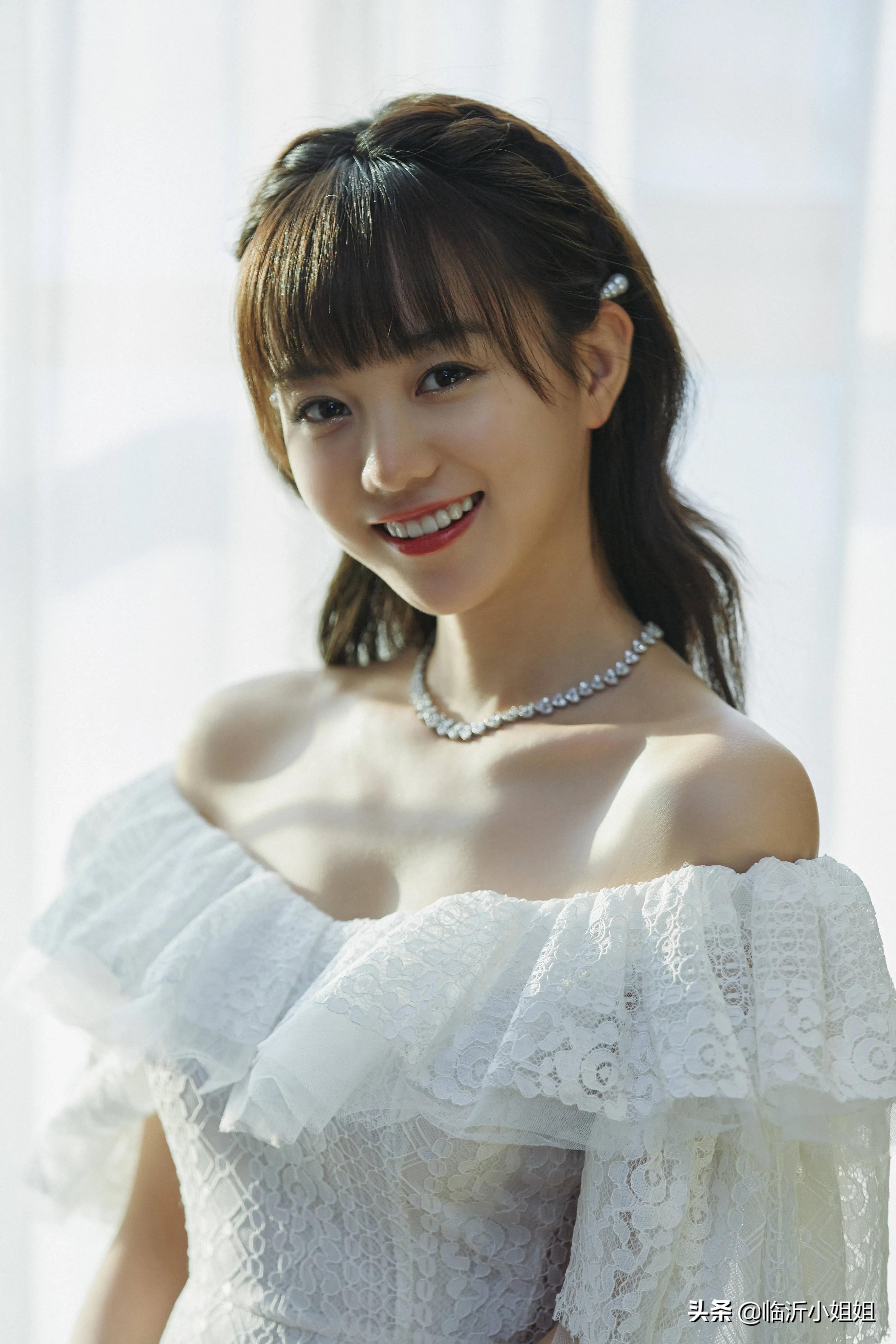 胡意旋,俏皮可爱的唯美少女,秀丽的容貌,散发青春自然的气息
