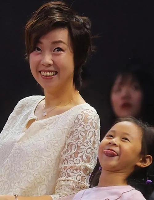 乒乓名將張怡寧老公（13年后再看張怡寧徐威大20歲的盛世婚禮，一兒一女是最好的回應）
