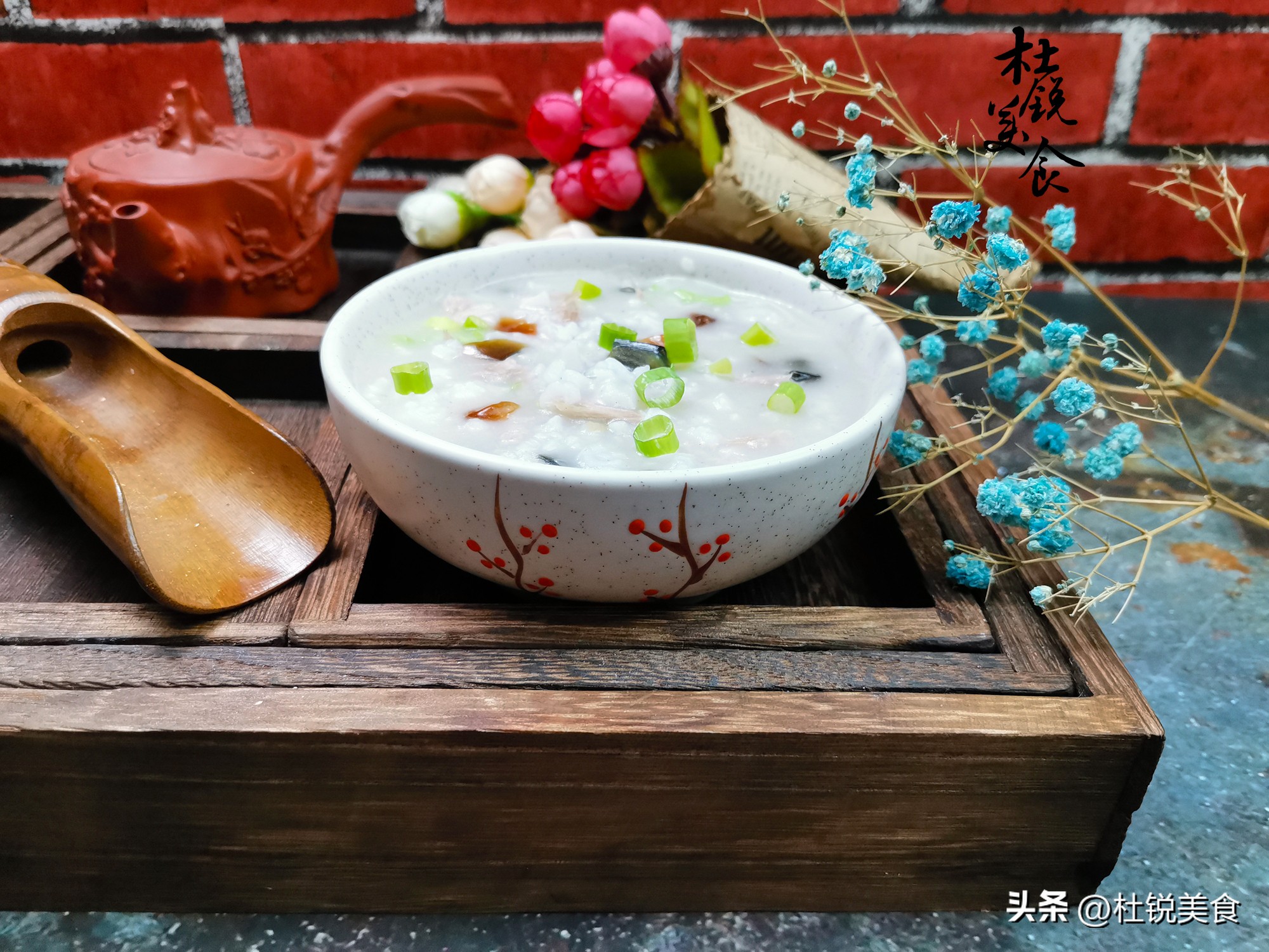 皮蛋瘦肉粥怎么做（做皮蛋瘦肉粥，3种原料离不了，天凉了，给家人熬1锅，暖胃又暖心）