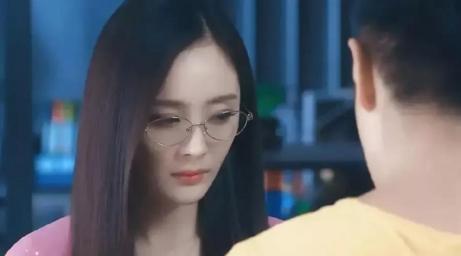 我觉得杨幂年轻时颜值吊打娱乐圈
