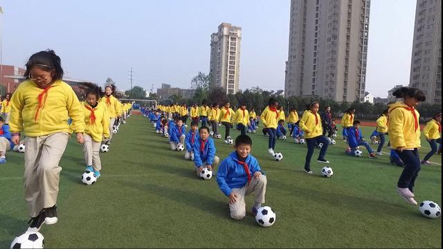 足球特色学校有什么用(看看中小学各个足球特色学校，就知道我们的国足为什么不强了？)