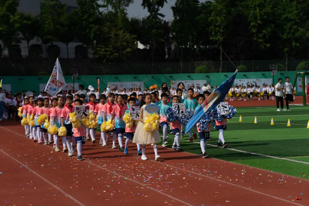 双流区西航港小学首届“星港杯”校园足球联赛开幕式成功举办