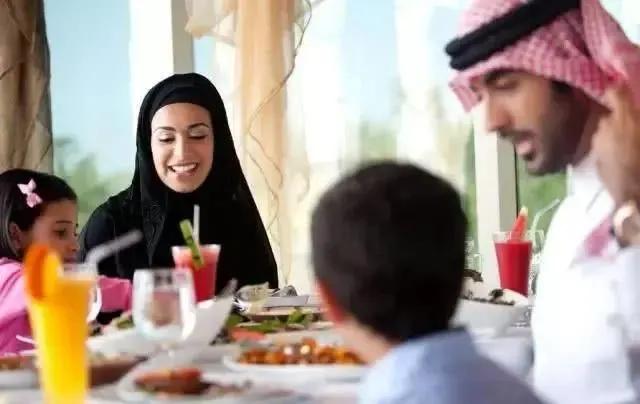 卡塔尔为什么能举办2022世界杯（世界杯背后的卡塔尔，为何那么豪气冲天？）