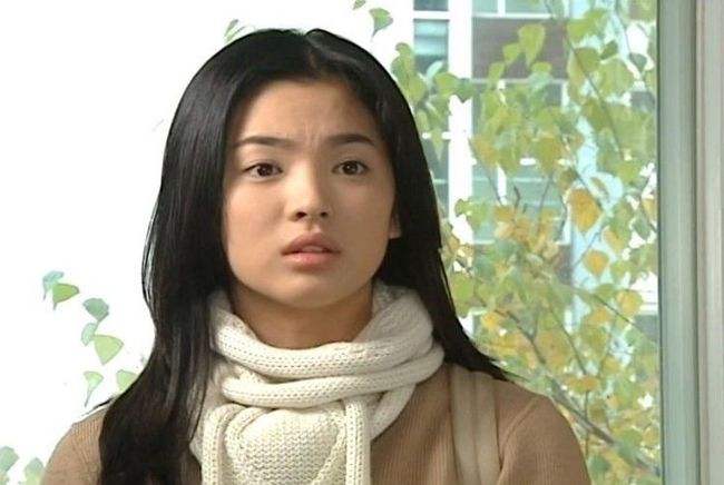 当时，韩国电视剧里的女性都长得很高，宋慧乔蔡琳也很有光泽，大长现在更是全员都是美女。