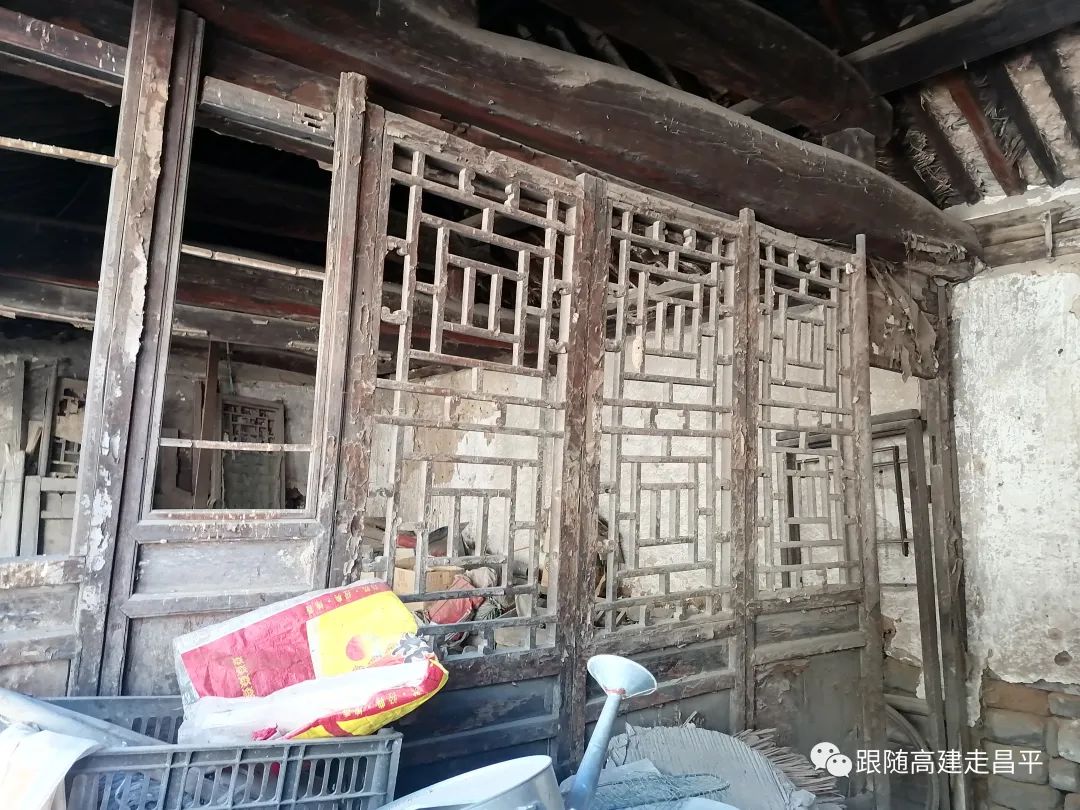 由著名导演执导的三部影片中的昌平沙河镇的影像