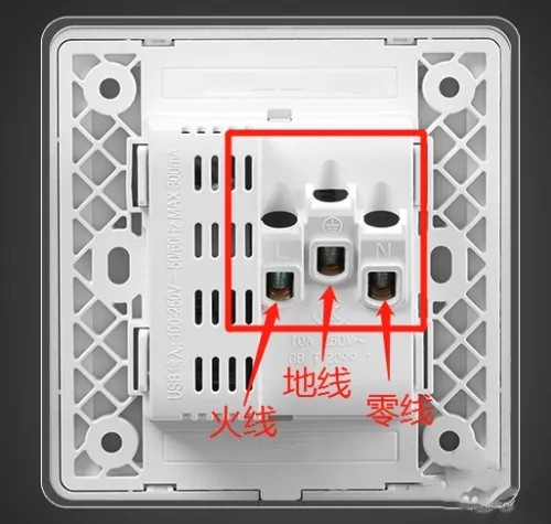 每个接线孔都有标识,其中n代表零线,l代表火线,e代表接地线