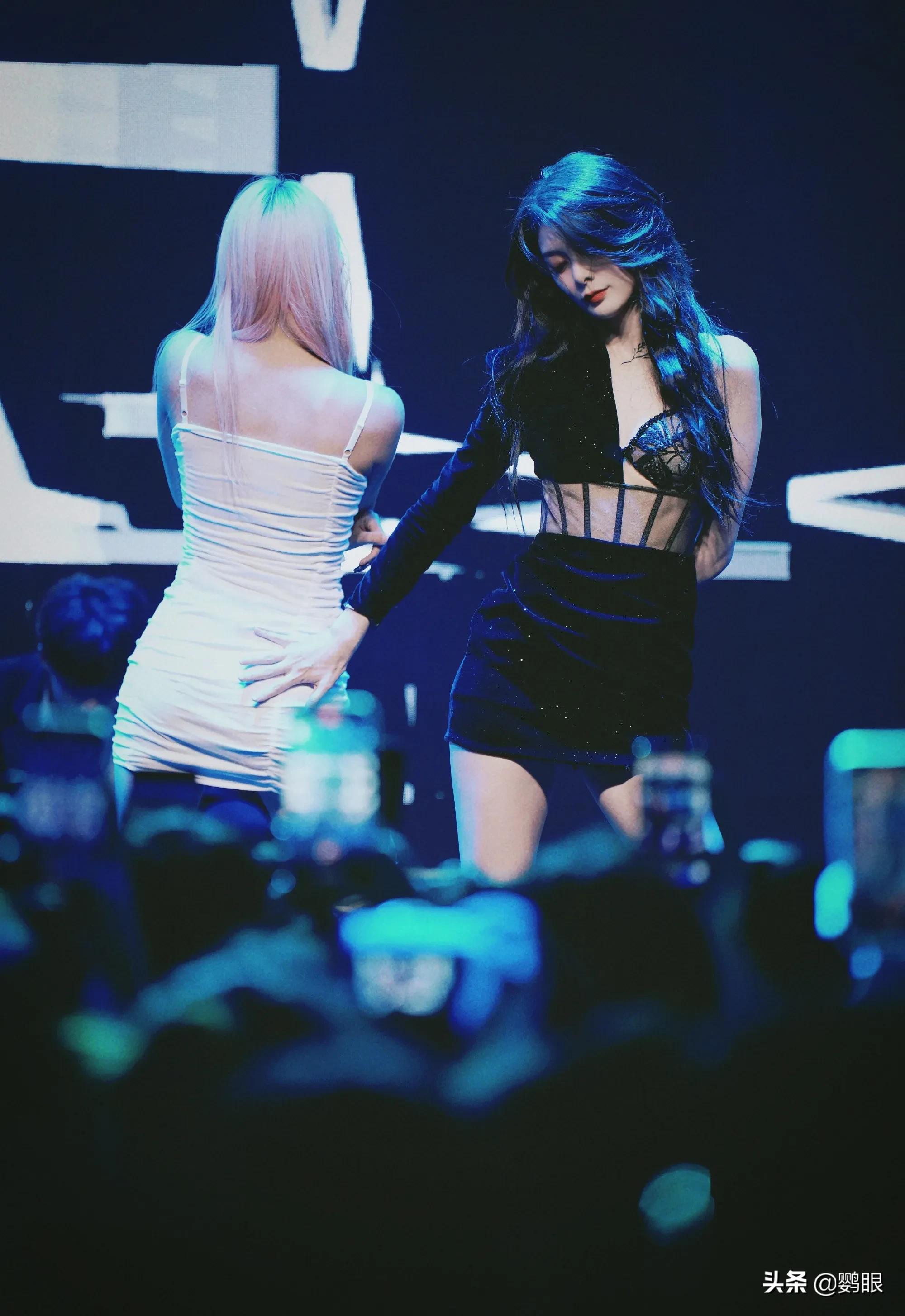 傅菁音乐会活力四射，疤痕上盛开出玫瑰，超美，超酷，超浪漫