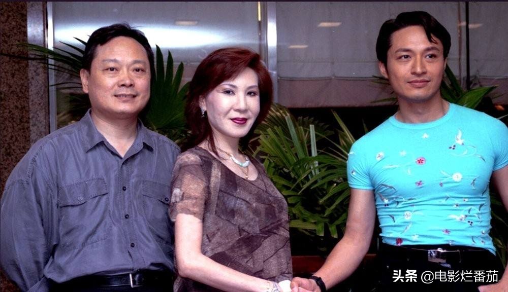 被全网骂了二十多年的西门大妈，与男神演亲密戏，黯然退圈之谜