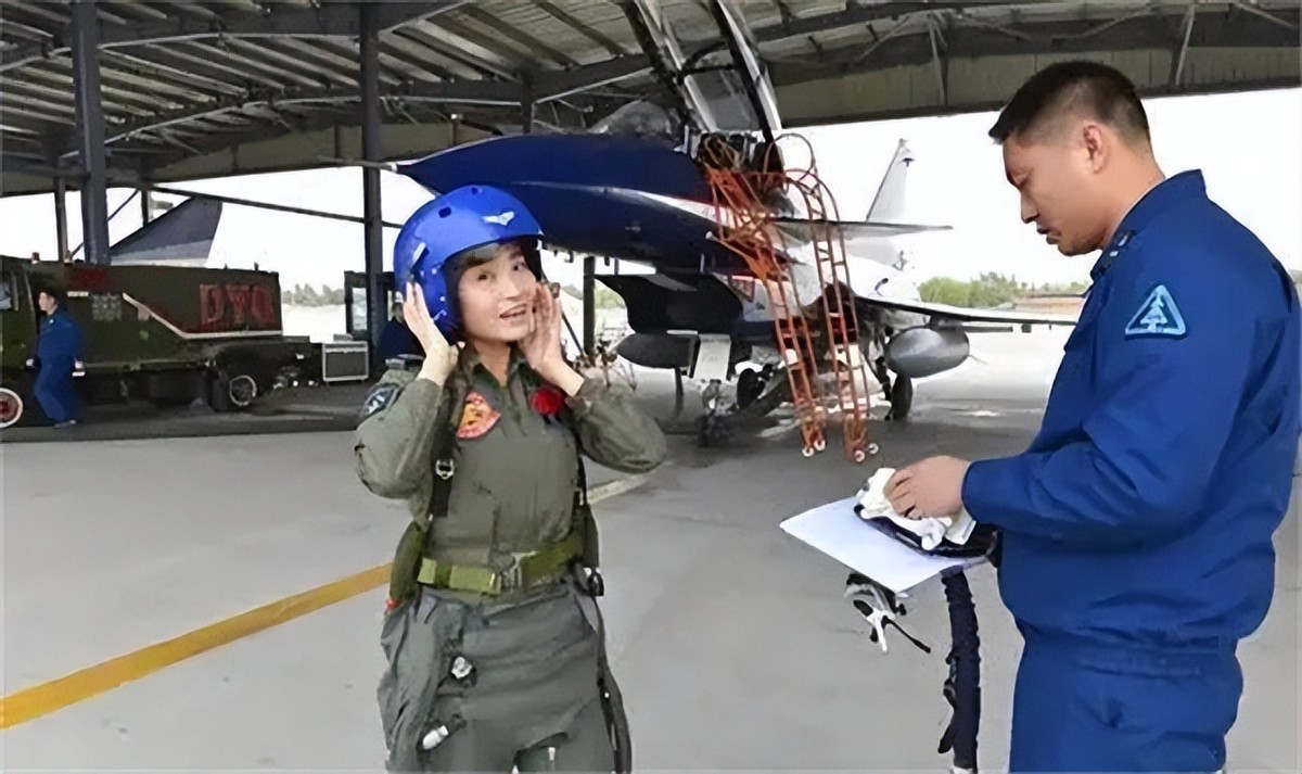 2016年首批歼击机女飞行员余旭，跳伞时因撞到僚机副翼，不幸牺牲