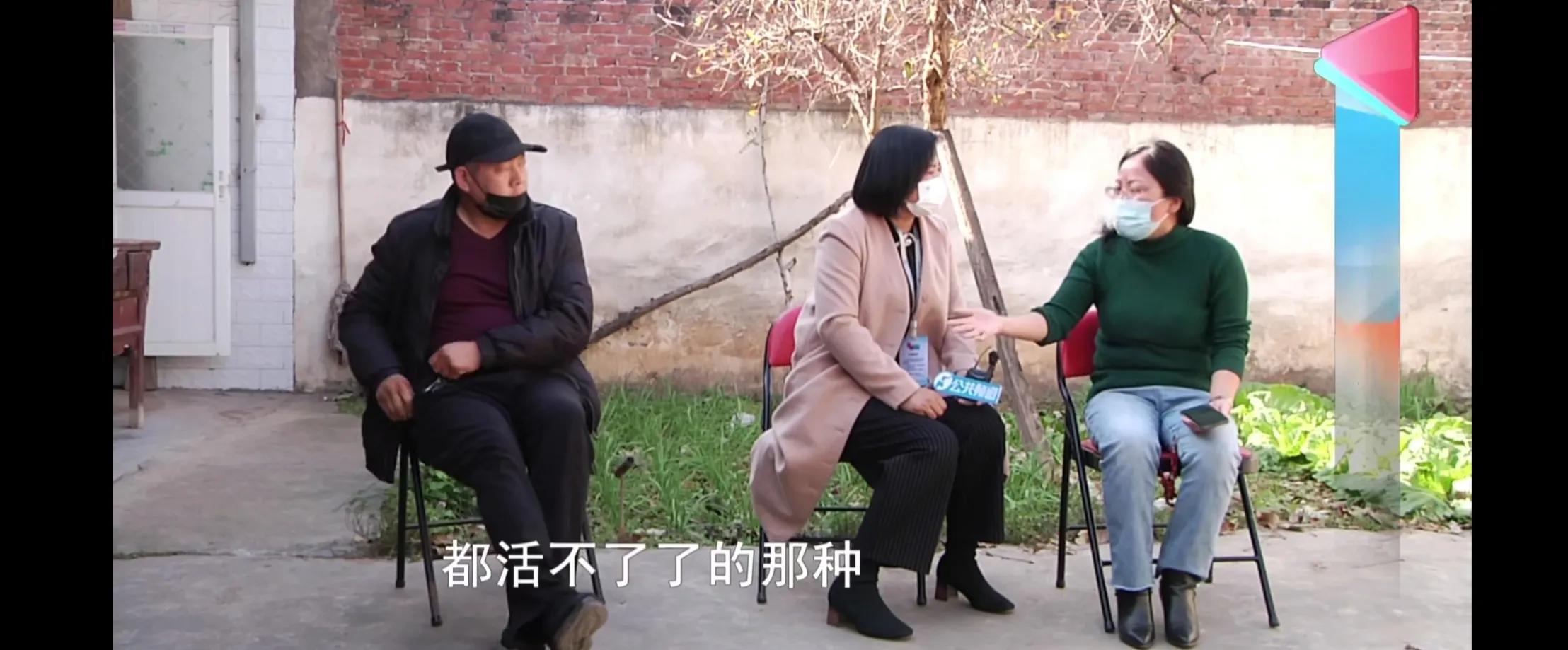 丈夫睡八年沙发，痛斥妻子背叛婚姻，妻子：他都不是一个男人