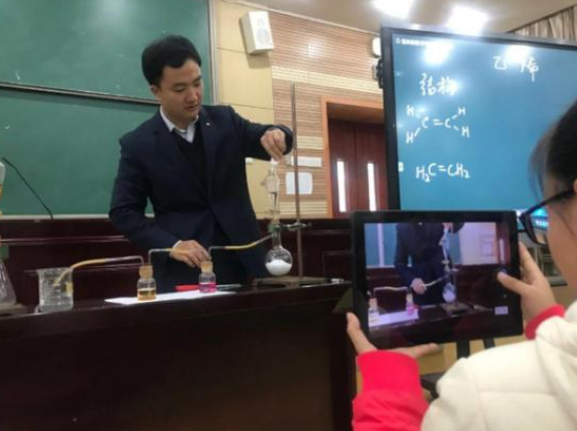 新高考风靡一时的“万能组合”，问题逐渐显露，高一新生要留意