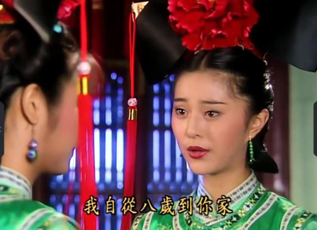 明明是同一个演员,但是在续篇中似乎换了脸,王后的脸发生了很大的变化。