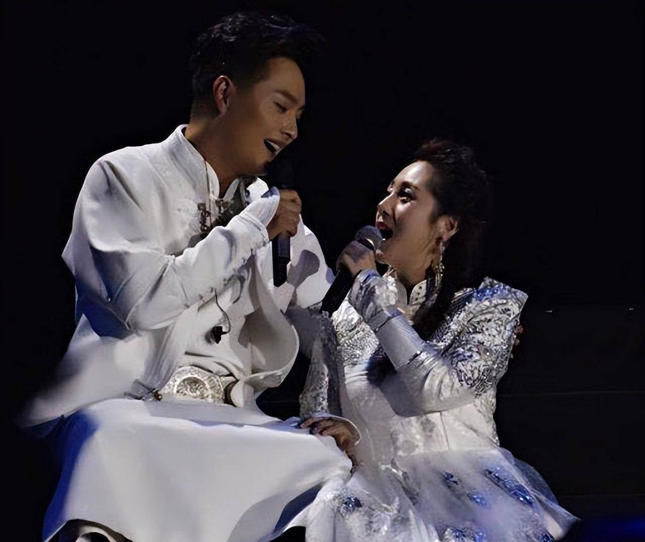 从星光大道爆红的云飞,抛妻弃女"被"封杀,鄙视他?那你就错了