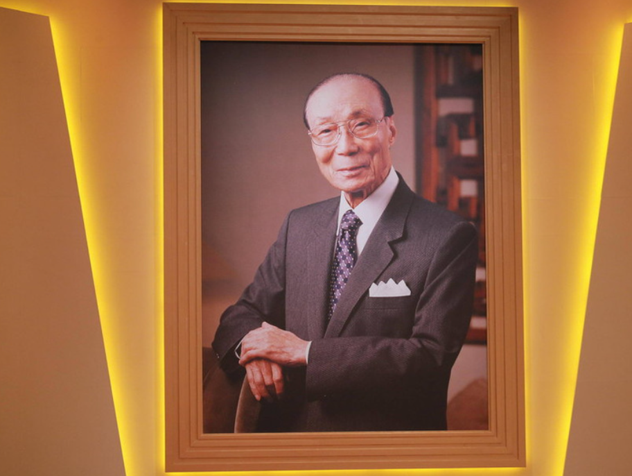 “大善人”邵逸夫，4个儿女全部和他断绝关系，谁也不想继承遗产