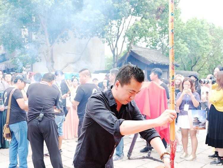 不大体面于文文：和老板在外潇洒到半夜，参加浪姐太拽被说是人设