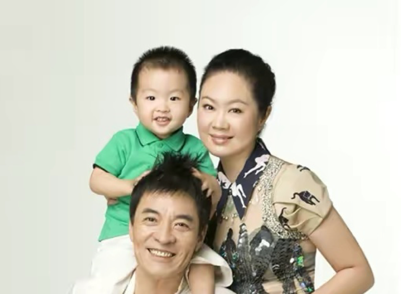 演员刘威：51岁老来得子，64岁还在拼命工作，儿子还小不敢老去