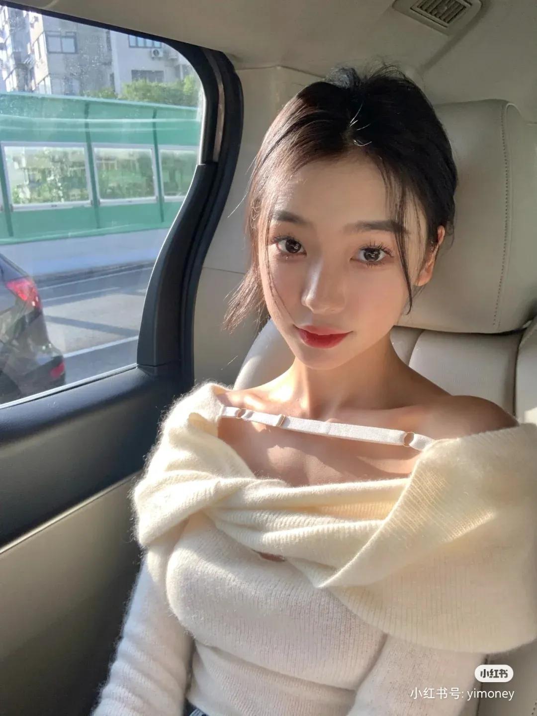 大家快看过来 易梦玲这样的宝藏女孩哪里找 有颜有身材衣品还好