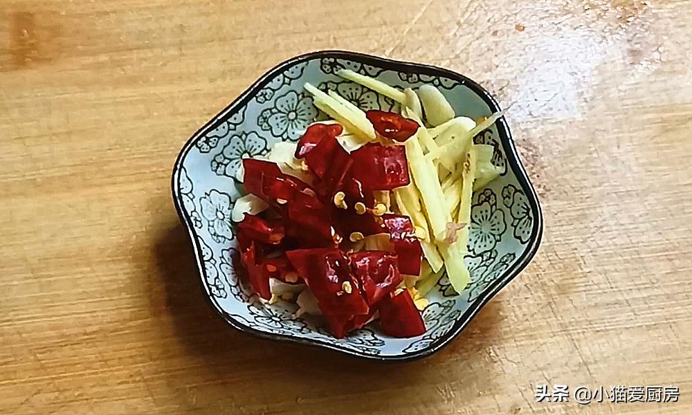 图片[6]-【芹菜炒肉】做法步骤图 芹菜脆爽肉丝嫩滑 好吃下饭-起舞食谱网