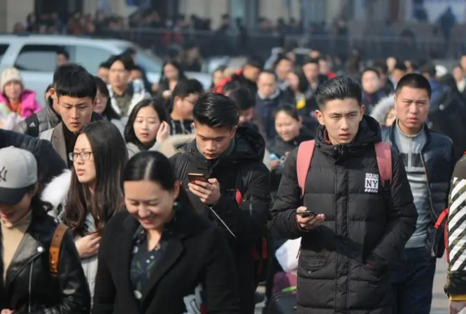 四川多地发通知，大中小学开学时间最终敲定，小学生开始慌了