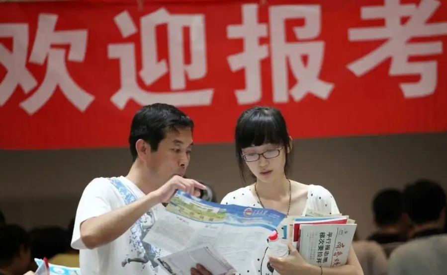 “北京人瞧不上，外地人当个宝”这3所大学名不副实，最差二本？