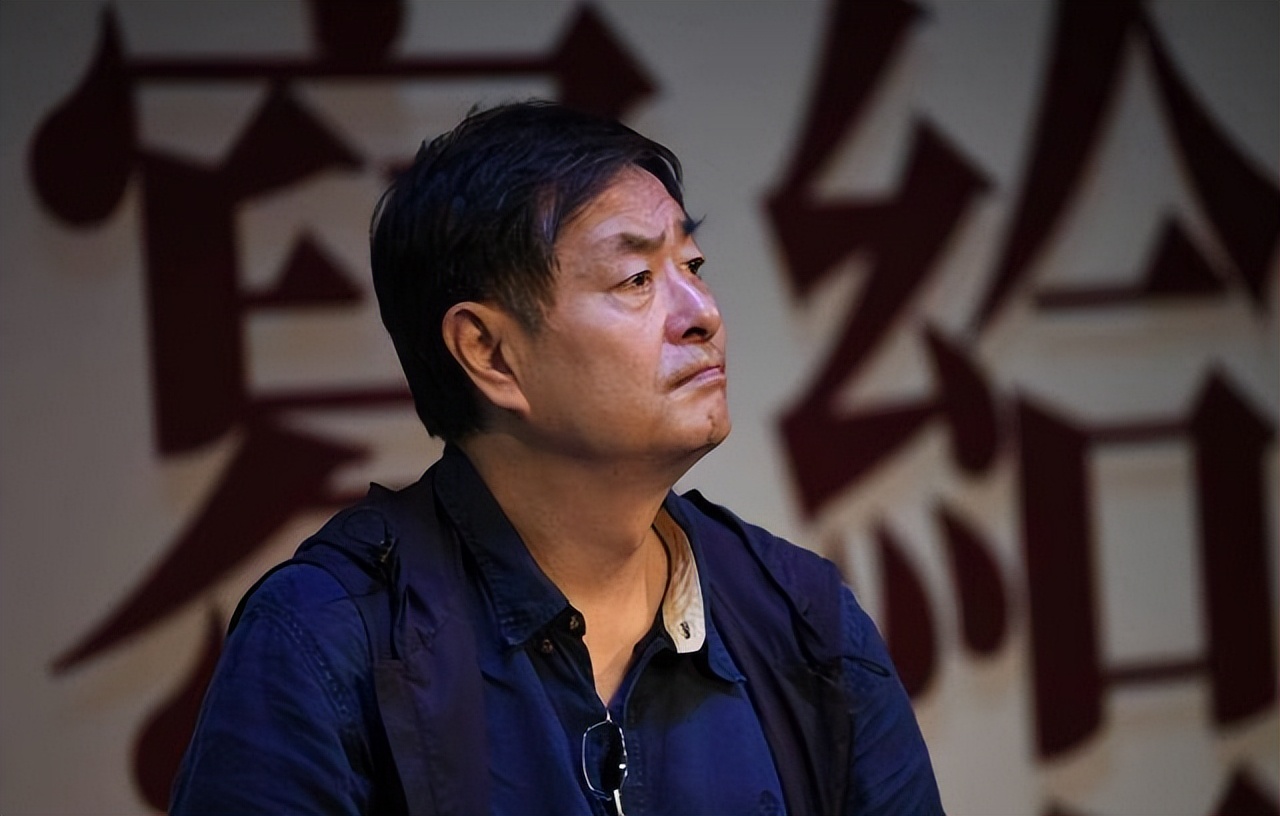 濮存昕“消失”的九年：丧弟又丧父，晚年不再演戏，只想照顾母亲