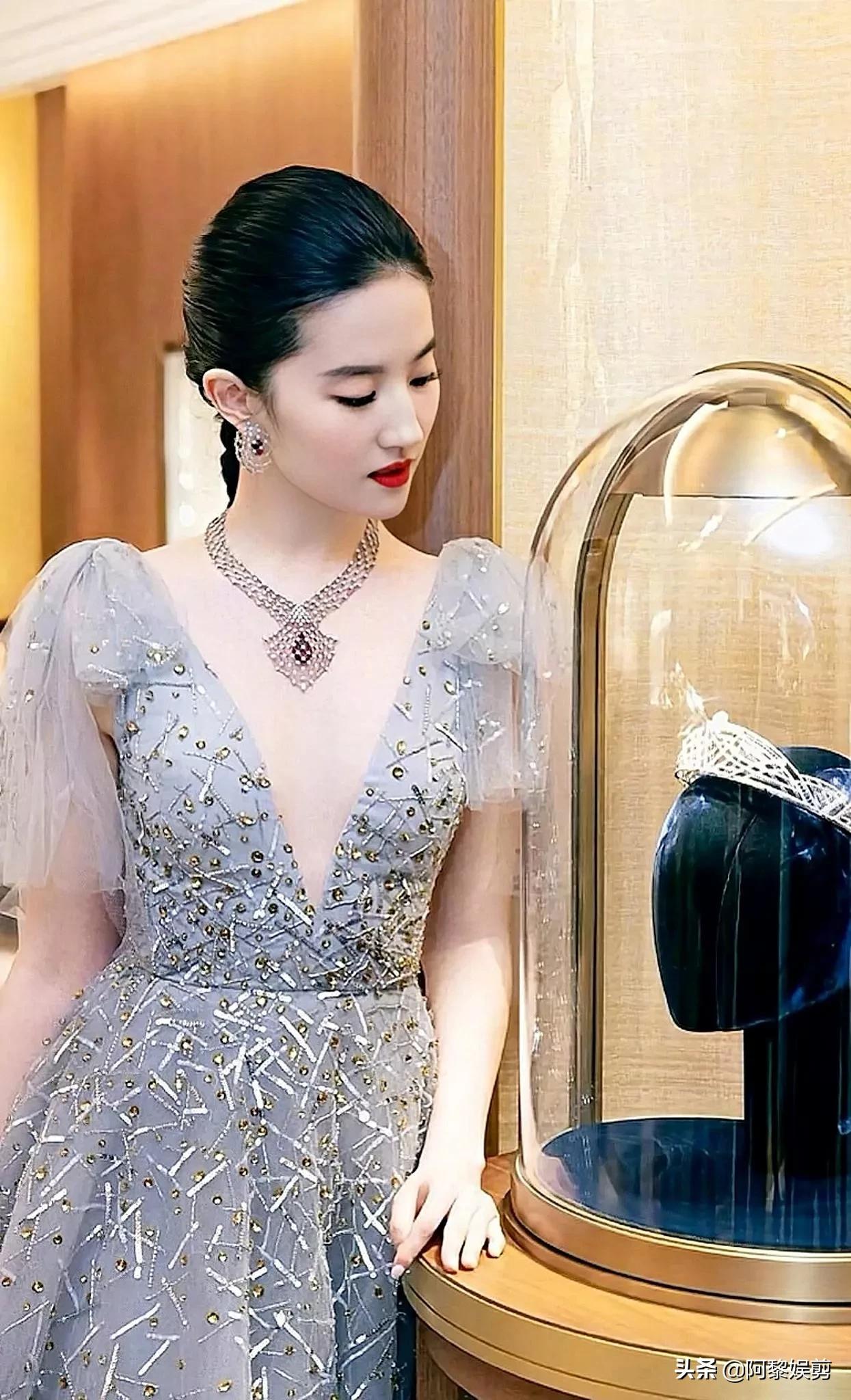 刘亦菲的这身装扮太漂亮了