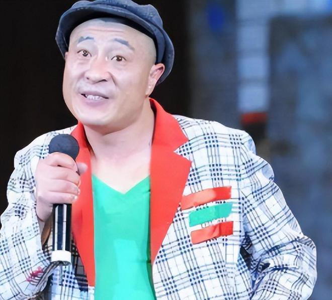 随着赵四的出圈,刘小光也走红了.