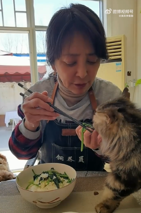 她是演艺圈最泼老戏骨，三嫁老外离婚，如今59岁未婚独居北京豪宅