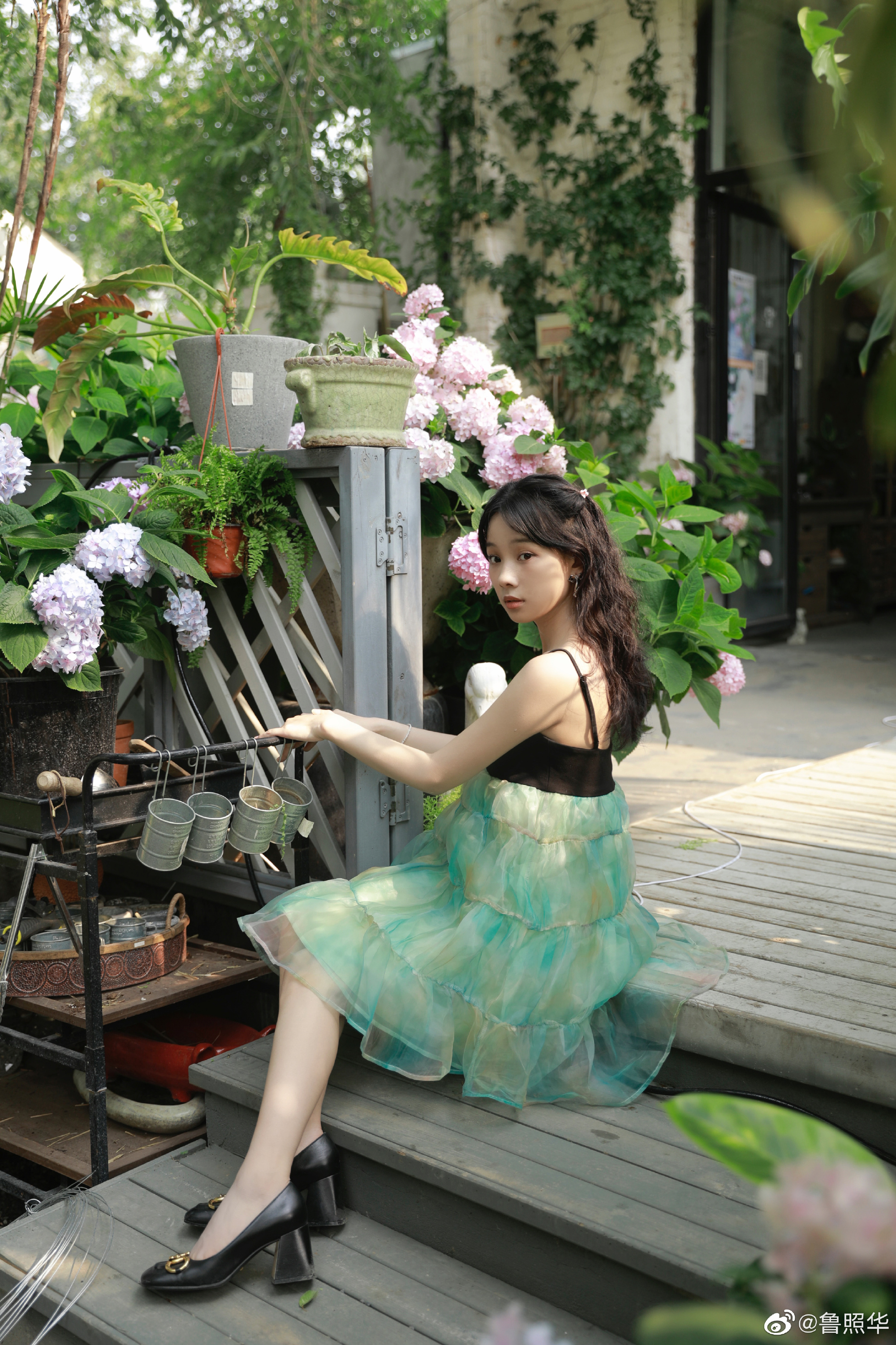 于正旗下鲁照华写真大片曝光，小清新高颜值少女自带文艺气质