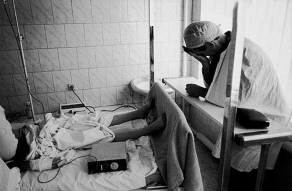 1992年山西工人捡到亮晶晶圆柱，一家三口离奇死亡，141人受伤害