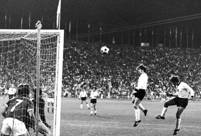 1990年世界杯德国队阵容（奥运足球史上三届夺牌却被人遗忘的「德国队」 ─ 东德足球代表队）-华海博客