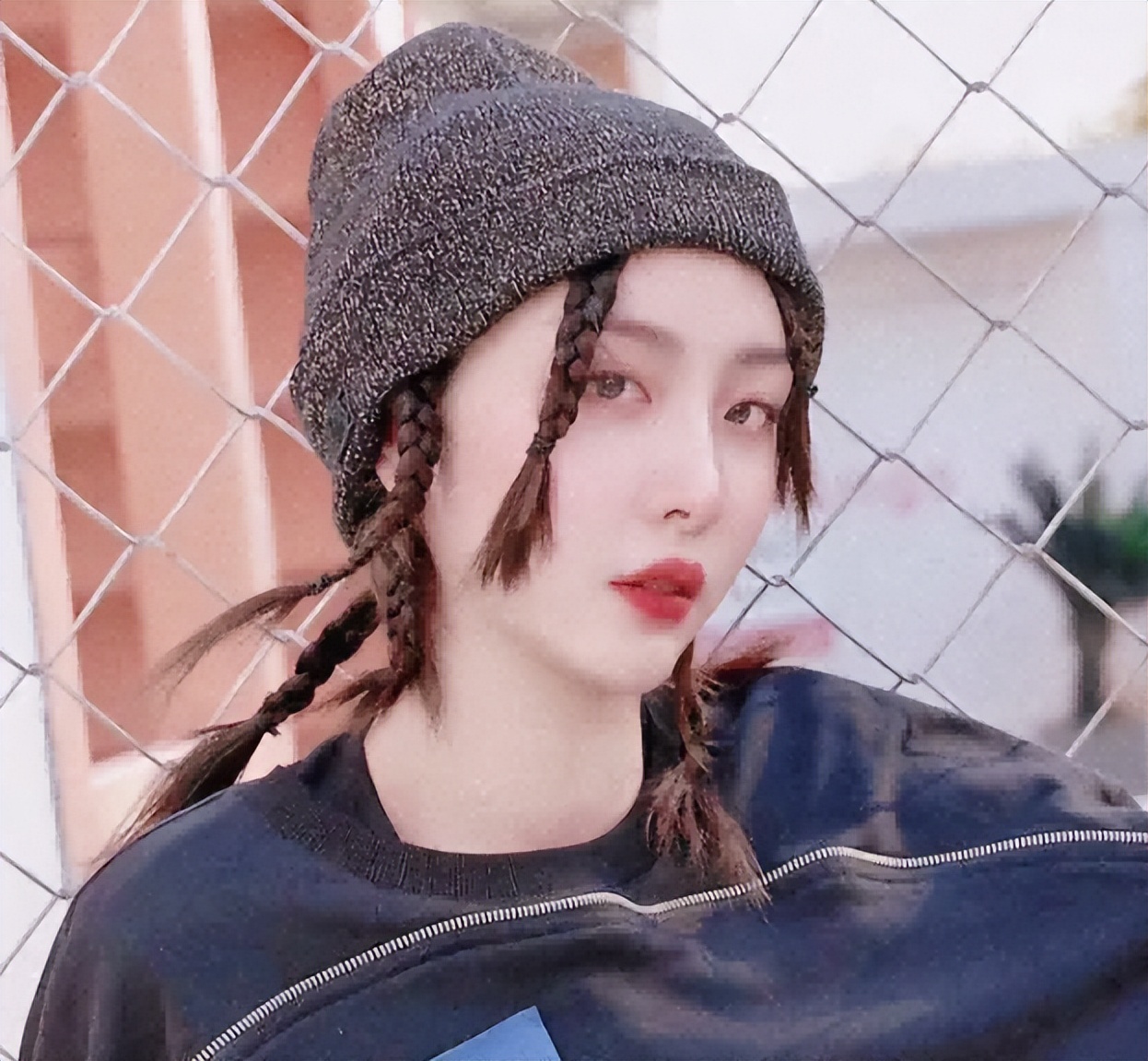 看似“平平无奇”，实则家世显赫！这12位明星的父母富得流油