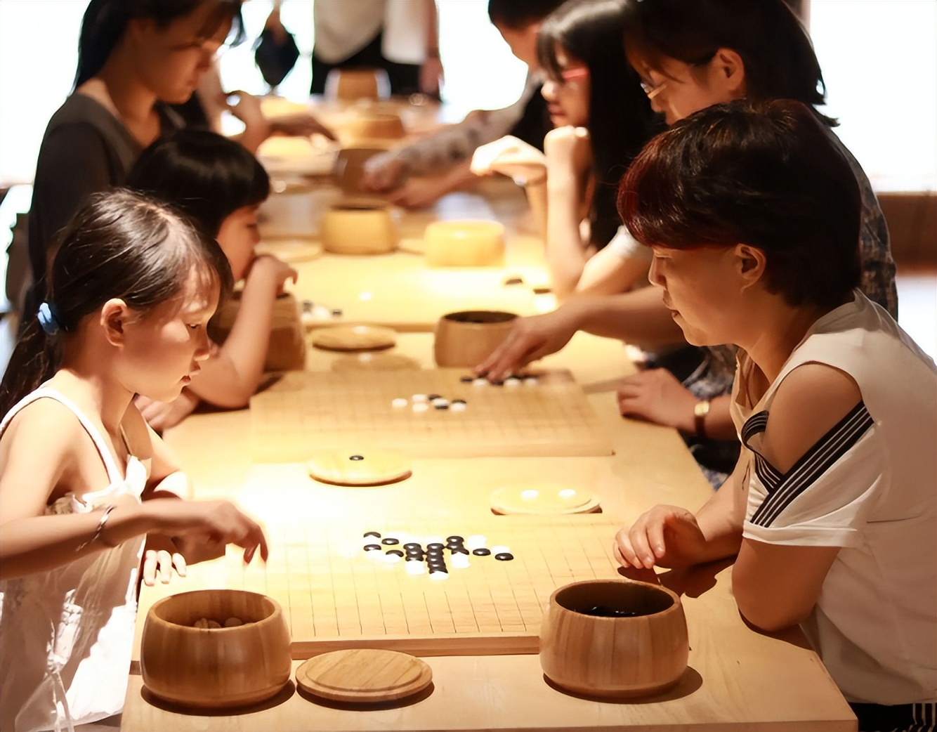 孩子学围棋一年多少钱(家长们，你还在问学围棋有什么好处吗？)