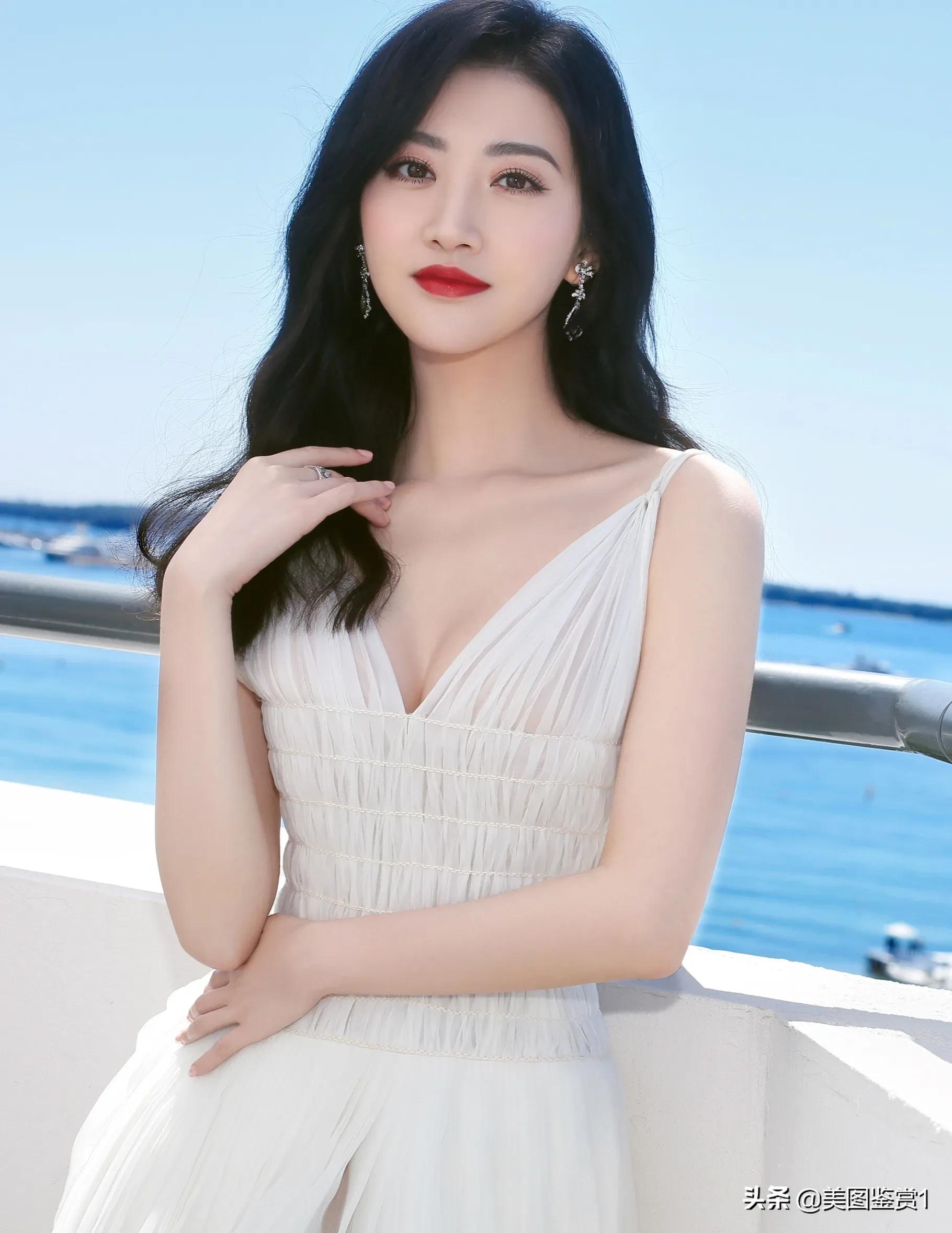 景甜 犹抱琵琶半遮面