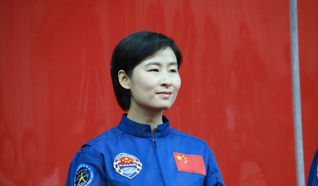 中国首位女宇航员:刘洋返回地球后为爱隐退,如今家庭事业双丰收