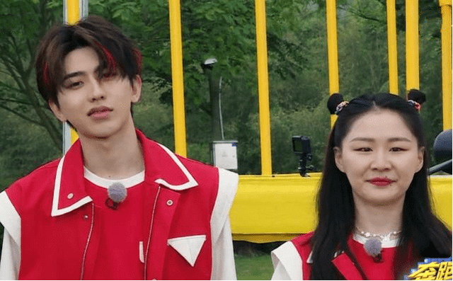 金婧否认对助理苛刻，自曝扣的工资已加倍补偿，助理晒截图保饭碗