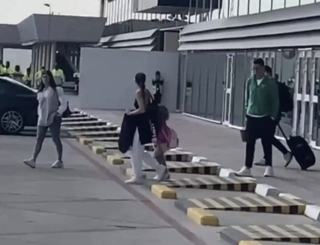 c羅為什么不能參加世界杯（再見了世界杯！C羅乘私人飛機離開傷心地，姆巴佩3個字回應）