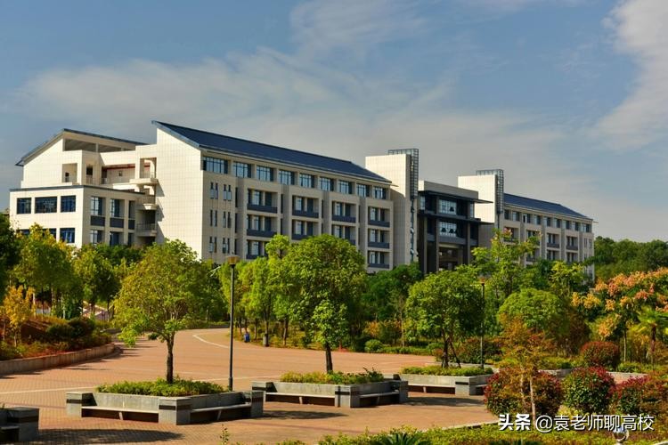 湖南科技大学与南华大学，两所位于四线城市的一本高校，该怎么选