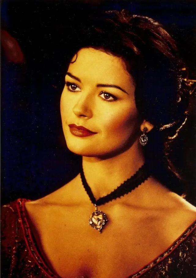 殿堂级的美人!"世界第一美"—凯瑟琳泽塔琼斯写真赏