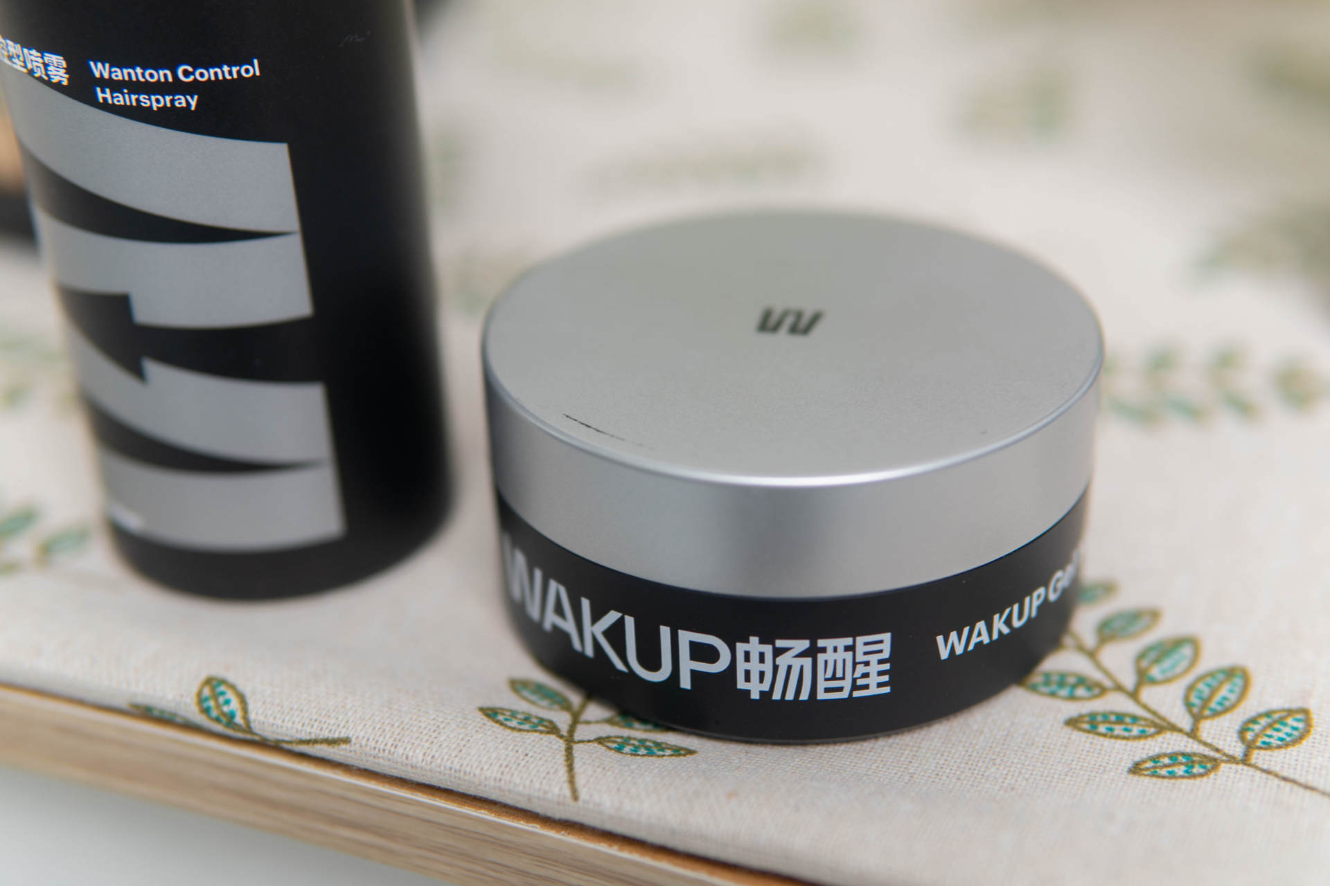 轻松搞定日常发型，畅醒发蜡、定型喷雾让你秒变精致男孩清爽干净