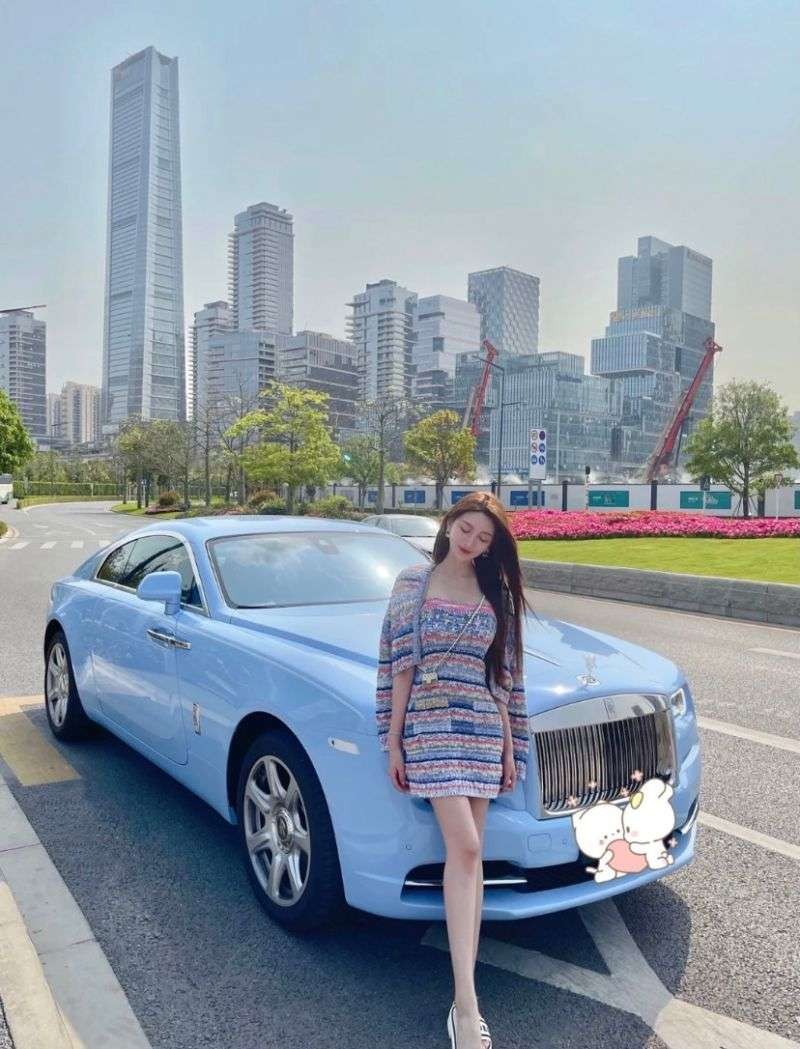 一婚嫁入豪门，绯闻男友黄晓明，月薪8000元女主播叶珂的开挂人生