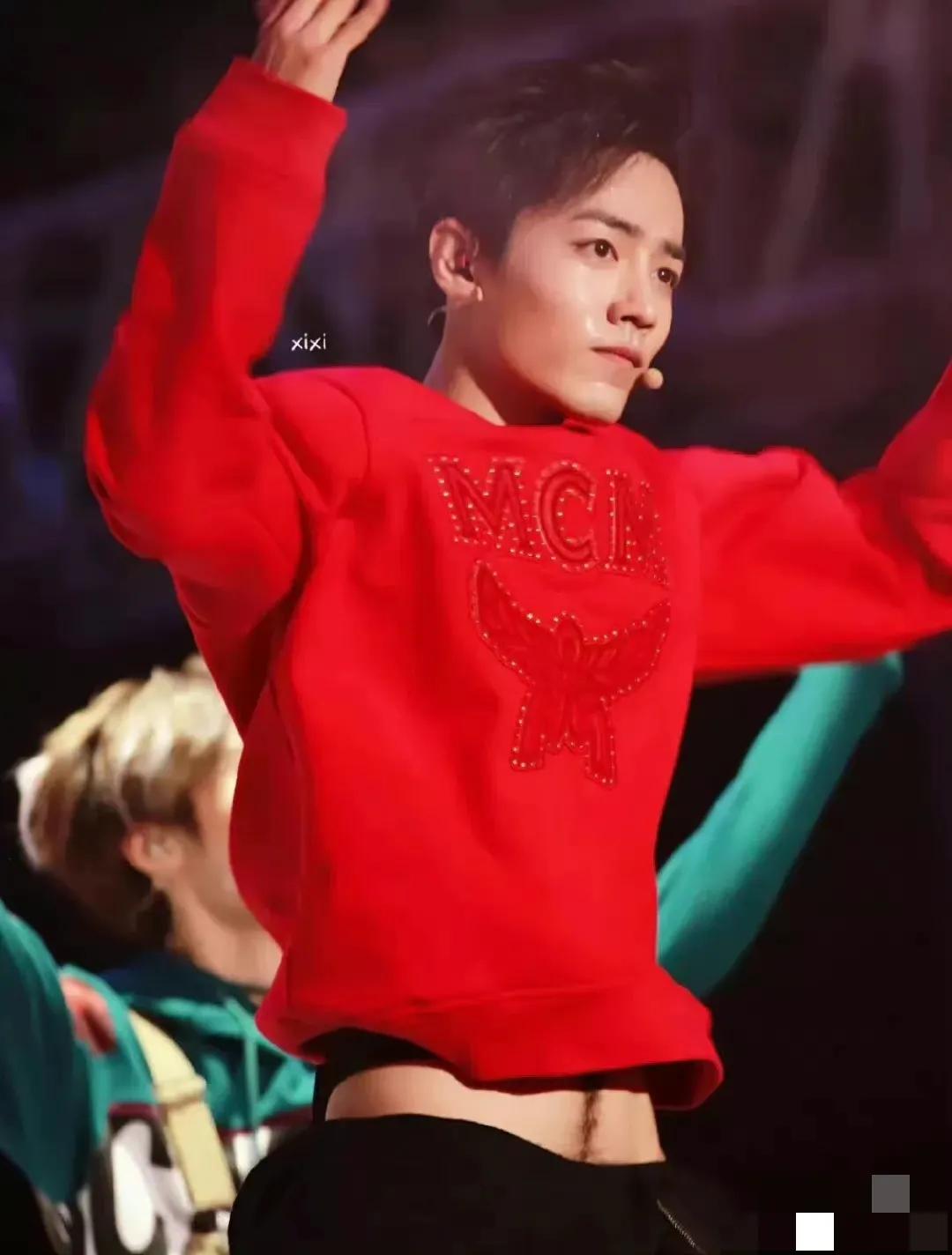 肖战竟因"腹毛"旺盛被嘲,为何男明星也愈发被要求"白瘦幼"了?-蘑菇号