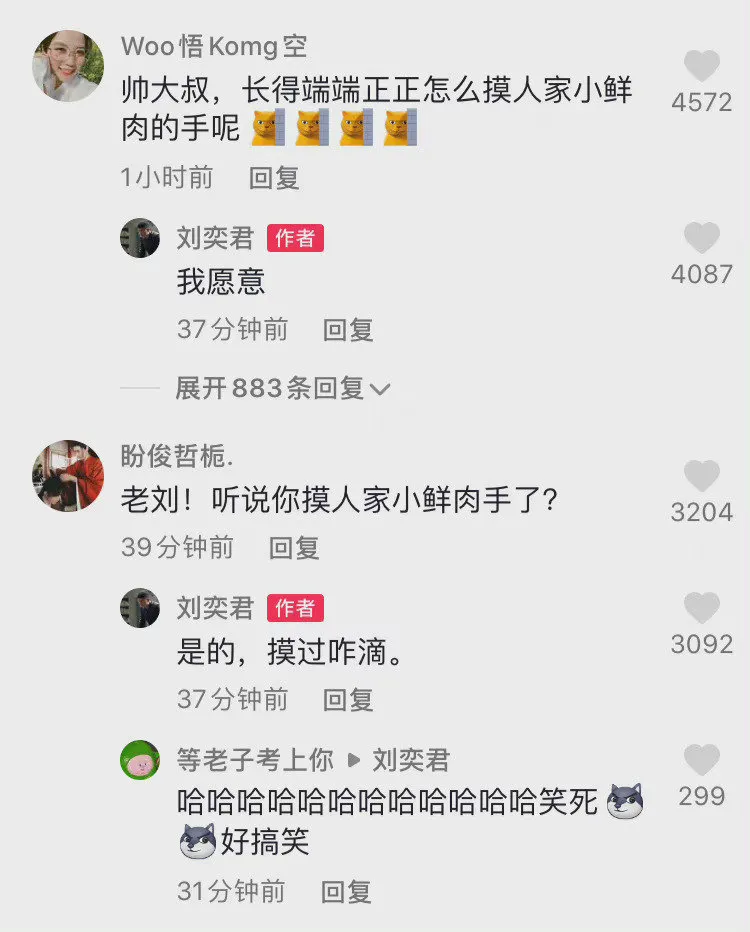 52岁帅大叔《开端》里演技炸裂:初婚净身出户,39岁二婚娶小娇妻,却因摸小鲜肉手上了热搜