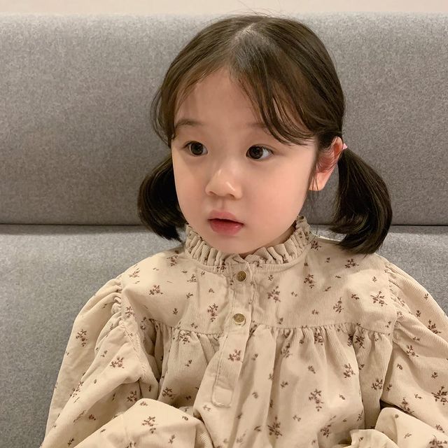 火遍全网的表情包小女孩!凭可爱萌翻所有人:骗我生女儿