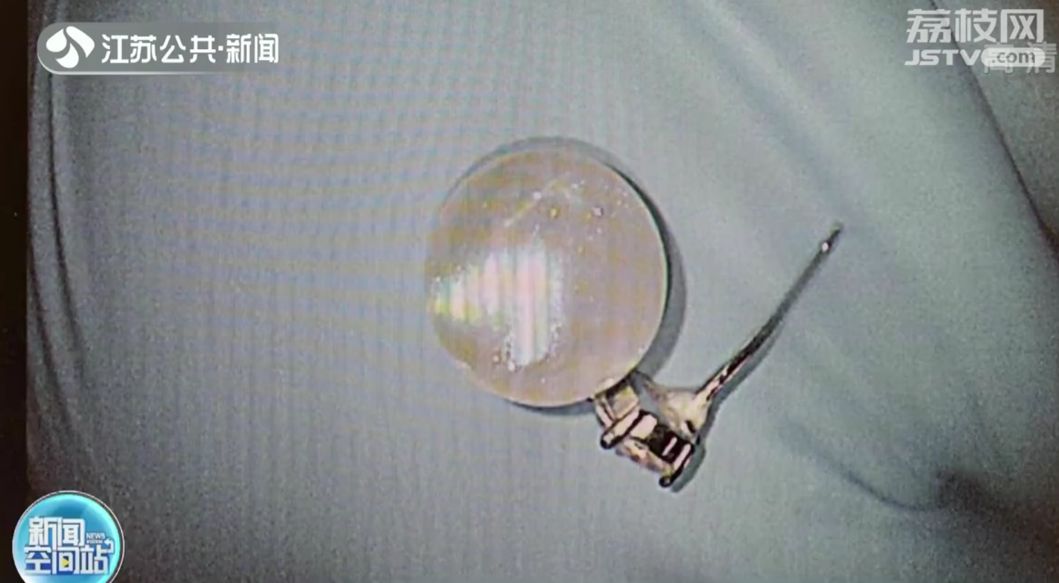 泰州4个月宝宝扯下奶奶耳坠吞下肚 医生胃镜手术取出