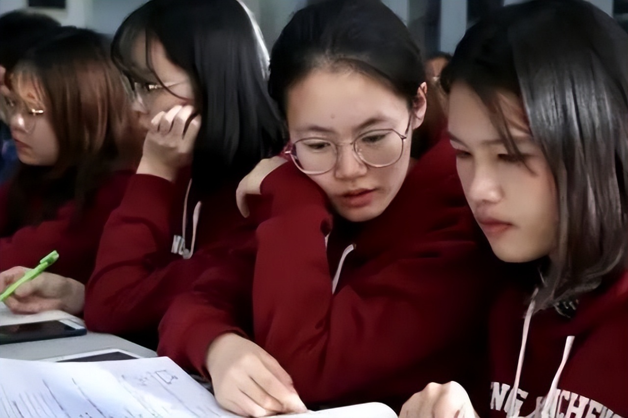 2022高考生有个好消息，报考这类大学不仅免学费，毕业就是铁饭碗