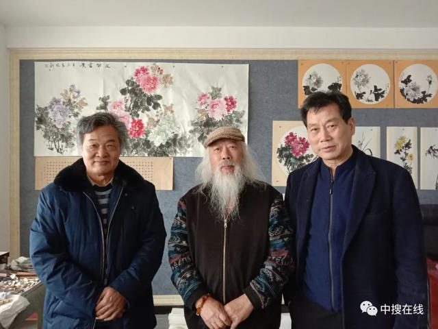 牡丹画家杨晓新其人其画 撰稿：张亚明