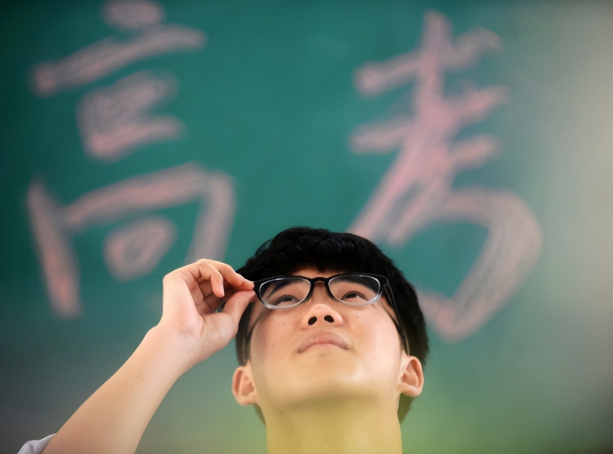 2022高考报名人数创新高，突破1100万，河南坐实“高考大省”之称