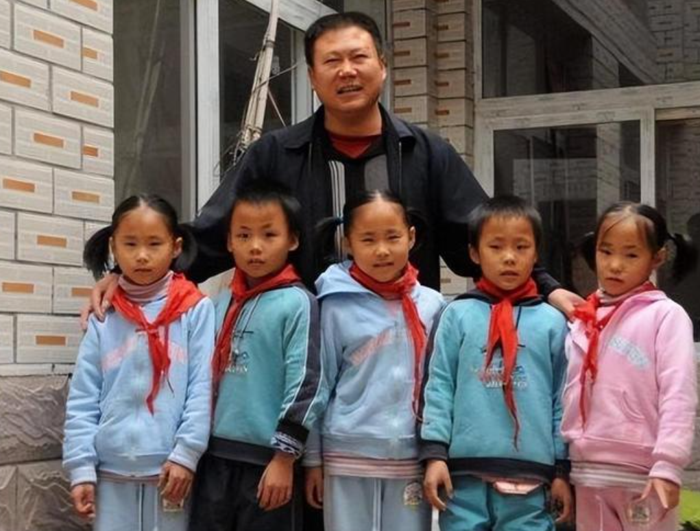 五个孩子在线观看(轰动一时的中国首例5胞胎，20年后父亲因劳累过世，母亲直言后悔)