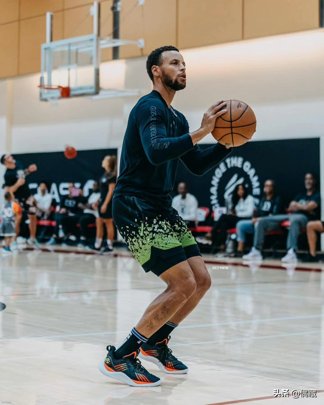 库里上脚最新款签名球鞋——ua curry 10)